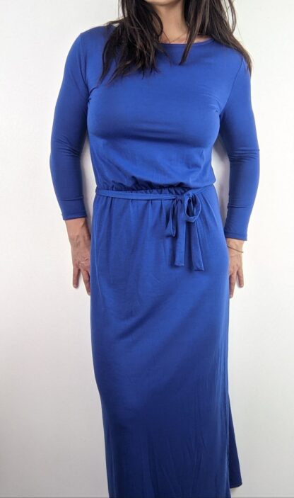 robe logue femme bleu marine élastiquée au dessus des hanches manches longues avec ceinture amovible bleu marine bas droit fluide