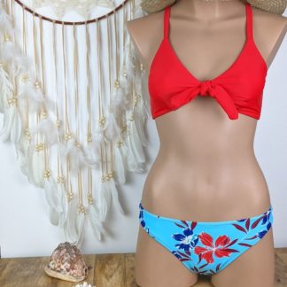 maillot de bain femme deux pièces haut rouge ajustable et bas de culotte classique bleu ciel fleuri existe en six tailles