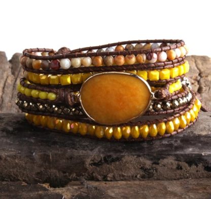 bracelet en pierres naturelles jade jaune bracelet wrap multi tour lien cuir ajustable grâce à trois encoches selon le tour du poignet fermoir métal fleur argenté