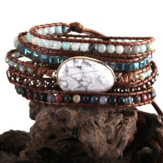 bracelet wrap en pierres naturellesjaspe blanc fil cuir et lien de serrage en cuir ajustable fermoir fleurs en métal ajustables sur trois position
