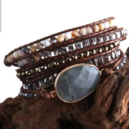 bracelet en pierres naturelles jaspe gris multi tour bracelet wrap lacet cuir trois encoche afin d ajuster le tour de poignet fermoir fleur en métal
