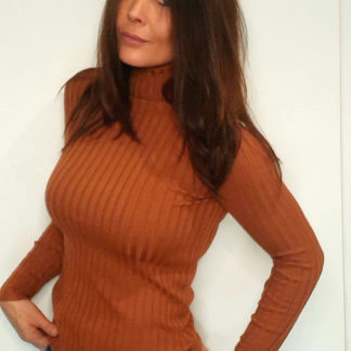joli pull chaussette femme marron clair en viscose col roulé manches longues tendance collection automne hiver