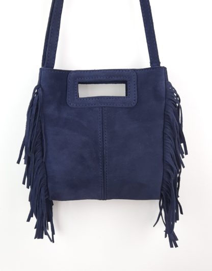 sac à main avec bandoulière amovible et ajustable de couleur bleu marine . Style bohème ce sac est à franges et se portera également en pochette .
