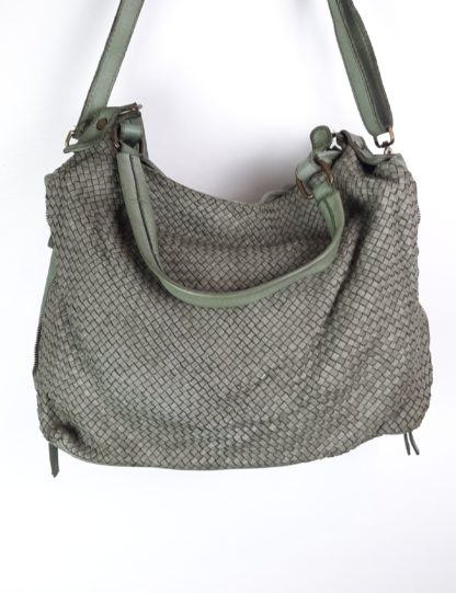 sac cuir tressé marque italienne bandoulière ajustable et amovible , se porteaussi en sac à main grâce à deux anses coloris vert doux
