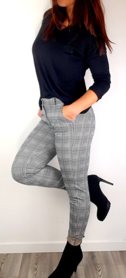 pantalon taille normale sous nombril coupe droite coloris carreaux ton gris 4 tailles S M L XL 2 poches