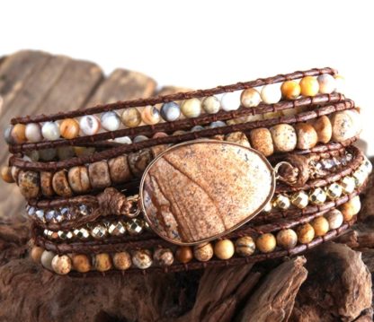 bracelet wrap multi tour en pierres naturelles se ferme à trois longueur différentes pour etre ajusté au poignet coloris dégradé de beige marron camel pierre jaspe