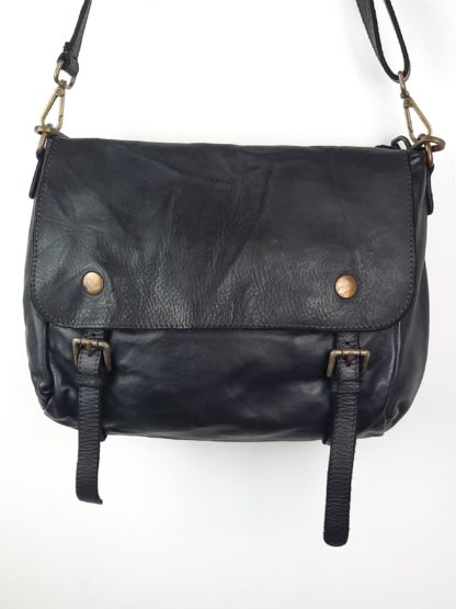 sac besace femme forme sac cartable avec bandoulière amovibles et ajustables coloris noir vieilli belle contenance , fermé avec rabat aimanté