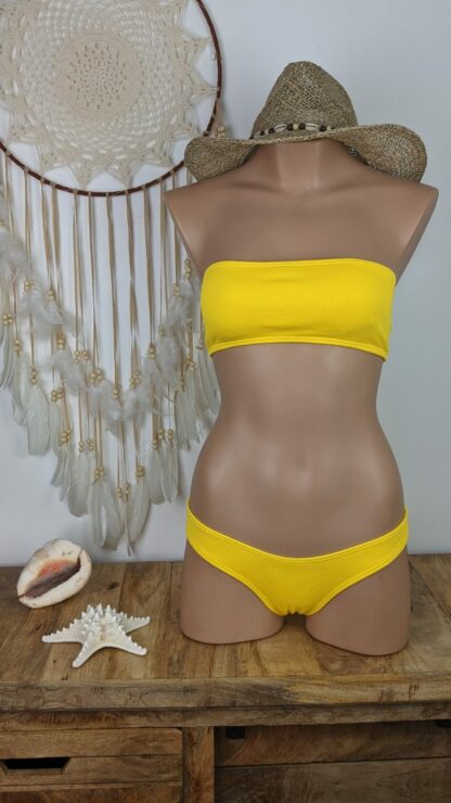maillot de bain femme deux pièces coupe bikini brésilien femme et haut bandeau avec lacet au dos coussinets amovibles et dos ajustables bas style tanga coloris jaune