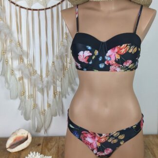 maillot de bain deux pièces femme coupe bikini plage bretelles amovibles se porte également en bandeau forme haut coqué bas bikini coloris fond noir et fleuri