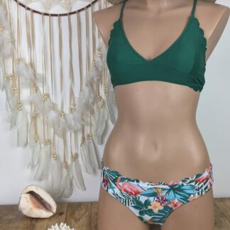 maillot de bain femme 2 pièces culotte échancrée taille haute haut forme brassière ajustable au dos par lien réglable coloris vert