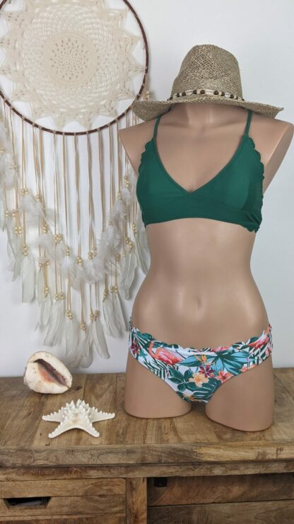 maillot de bain femme 2 pièces culotte échancrée taille haute haut forme brassière ajustable au dos par lien réglable coloris vert