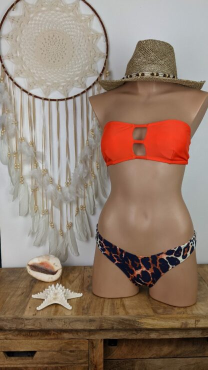 maillot de bain femme bandeau coupe bikini brésilien haut orange avec découpe coussinets amovibles culotte échancrée léopard