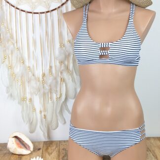 maillot de bain femme deux pièces à rayures marin bleu et blanc forme brassière culotte classique
