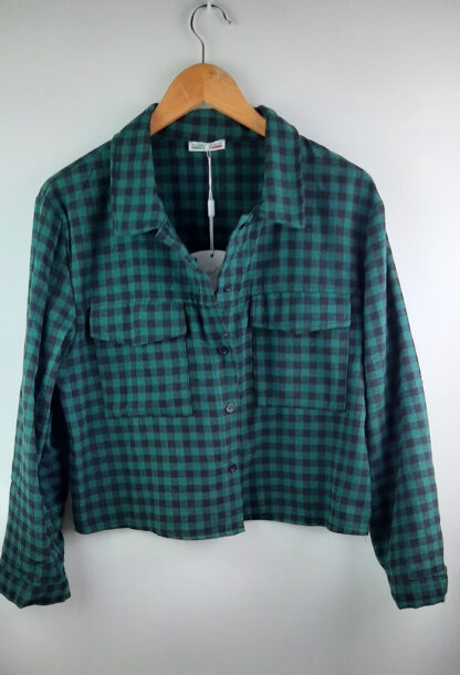 Chemise à carreaux femme coloris vert feuille et noir taille unique du 36 au 42 65% coton 35% polyester