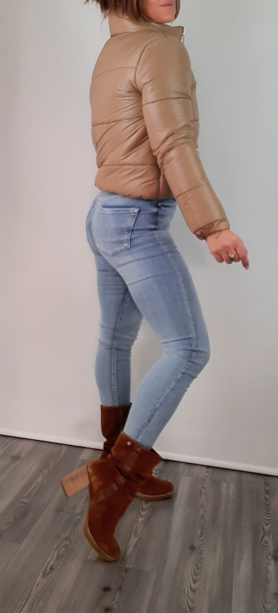 Doudoune courte femme vue de dos taille unique beige col montant zippée