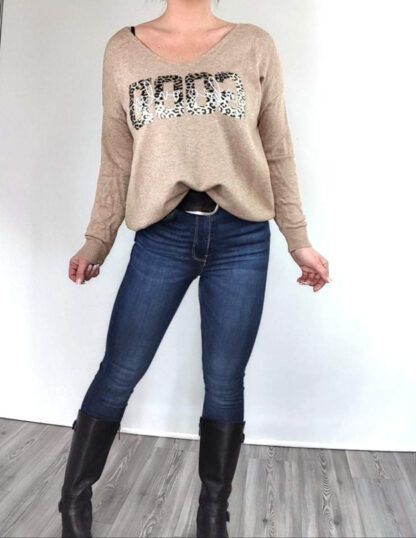 pull col v femme beige avec motif good vibes only léopard manches longues coupe oversize