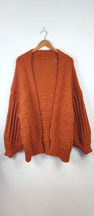gilet grosse maille femme en laine oversize manches bouffantes se porte ouvert coloris orange maille torsadée