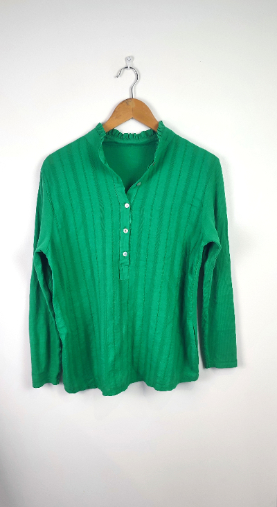 tee shirt manches longues femme coloris vert col mao trois boutons manches retroussables maqille brodée devant et côtelée au dos