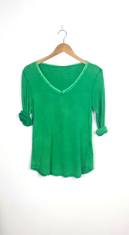 tee shirt manches longues femme coupe oversize loose coloris vert pétant encolure en v maille côtelés en coton