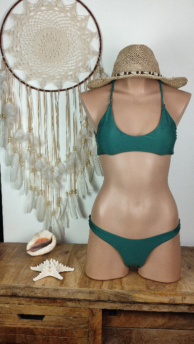 maillot de bain femme deux pièces coupe bikini brésilien femme haut ajustable grace à un lacet au niveau du dos pour serrer ou desserer selon votre tour de dos et morphologie coloris vert bas vert forme tanga