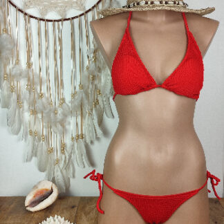 maillot de bain deux pièces femme coupe bikini triangle rouge pour le haut et bas forme bikini brésilien femme rouge se noue sur les hanches au cou et au dos