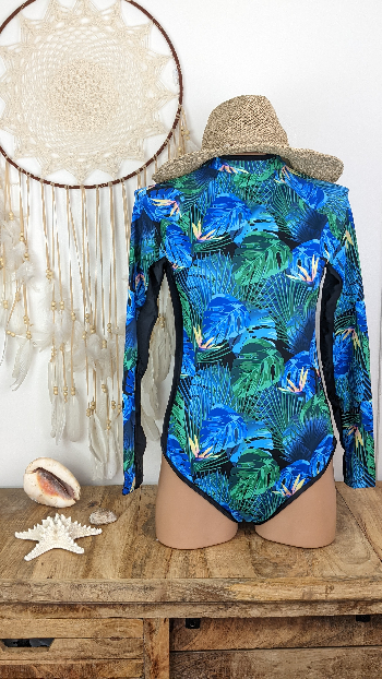 maillot de bain manche longue femme vetement surf coloris ton bleu et vert fermeture eclair bon maintien existe en trois tailles