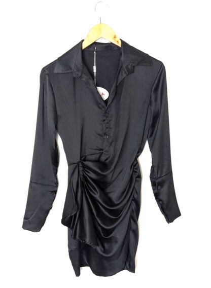 robe satin noire courte haut forme chemise boutonnée contrée bas de la robe courte satin forme robe portefeuille courte avec fronces sur le devant taille unique manches longues