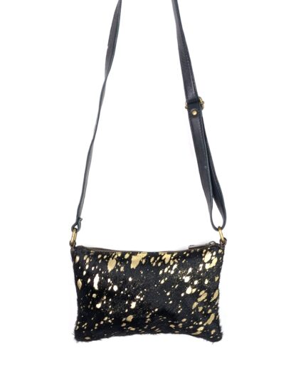 pochette bohème chic à la forme sac bandoulière cuir femme coloris noir et doré bandoulière réglable en longueur pochette zippée centrale