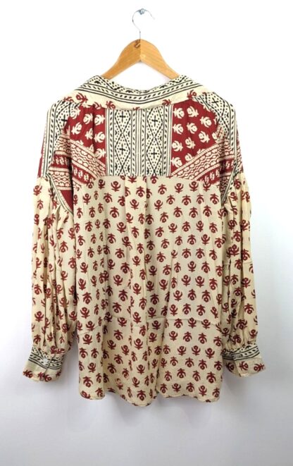 chemise femme oversize au tissu etnique cemise soie fluide manches longues vue de dos pince col chemisier taille unique confection Inde