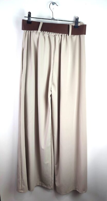 jupe culotte longue vue de dos avec ceinture simili cuir marron taille élastiqué coloris beige coupe large et fluide deux poches côtés taille unique